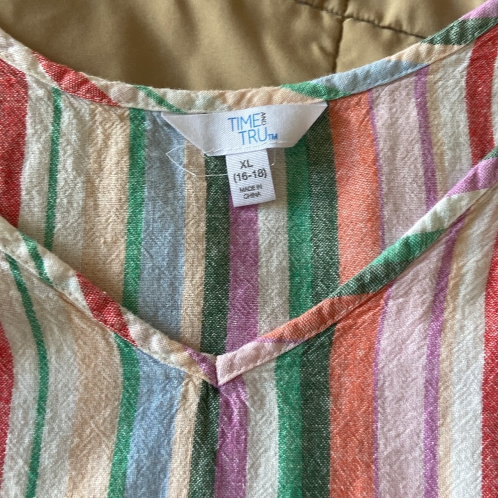 Colorful V Neck tank - Picture 2 of 4